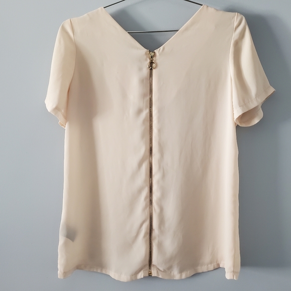 Suzy Shier Short Sleeve V Neck Back Zipper Blouse Size S - Picture 3 of 5
